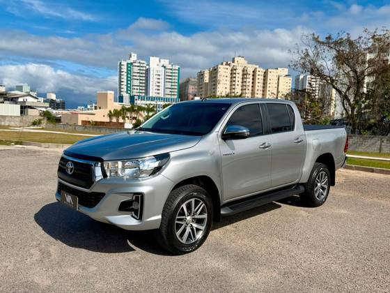 TOYOTA HILUX 2.8 SRV 4X4 CD 16V DIESEL 4P AUTOMÁTICO TOYOTA HILUX 2.8 SRV 4X4 CD 16V DIESEL 4P AUTOMÁTICO